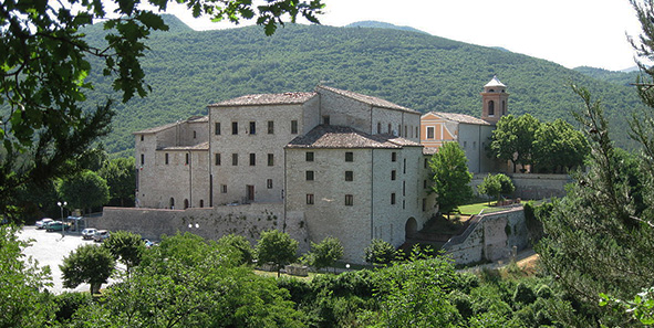 castello di Genga vicino le grotte di frasassi